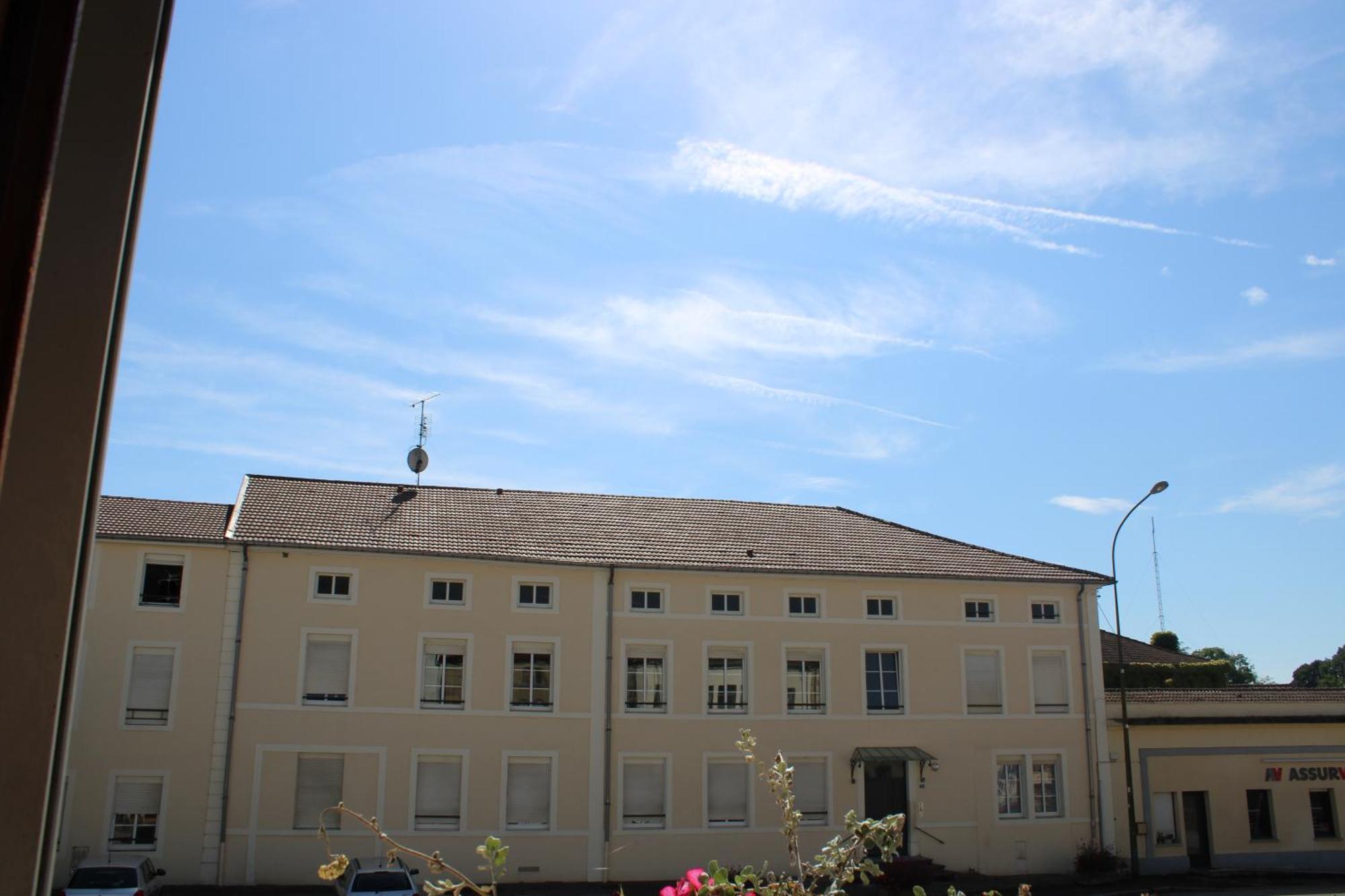 Le Commerce Dompaire Exterior photo